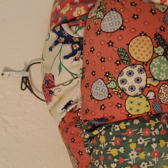 Patchwork flower theme fabric wreath 16" diameter - Picture 3 of 7